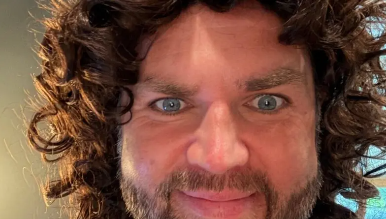 فانس يجسد مزحة لاحقته شهورا بشعر مستعار في "هالوين"