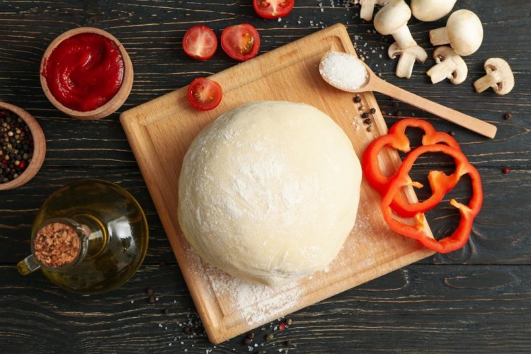عجينة أساسية للبيتزا والفطائر