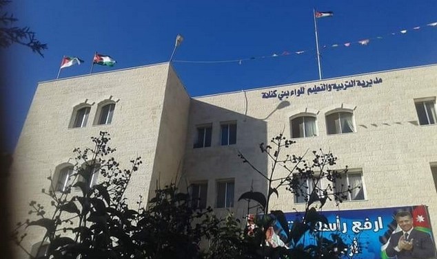 موظفو تربية لواء بني كنانة يطالبون بإعادة هيكلة المكافآت الشهرية