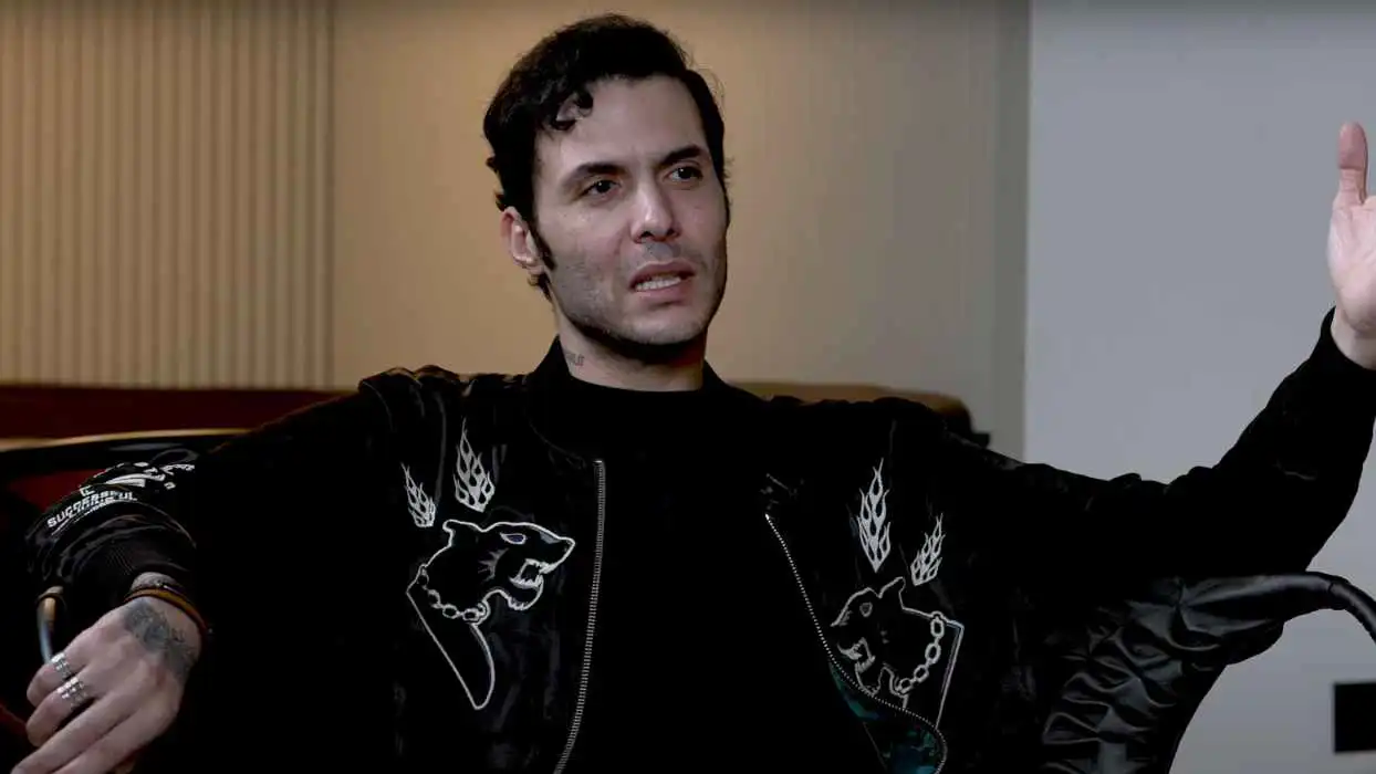 بسبب إشارة "خارجة" ..  نقابة المهن الموسيقية تدرس التحقيق مع أمير عيد 