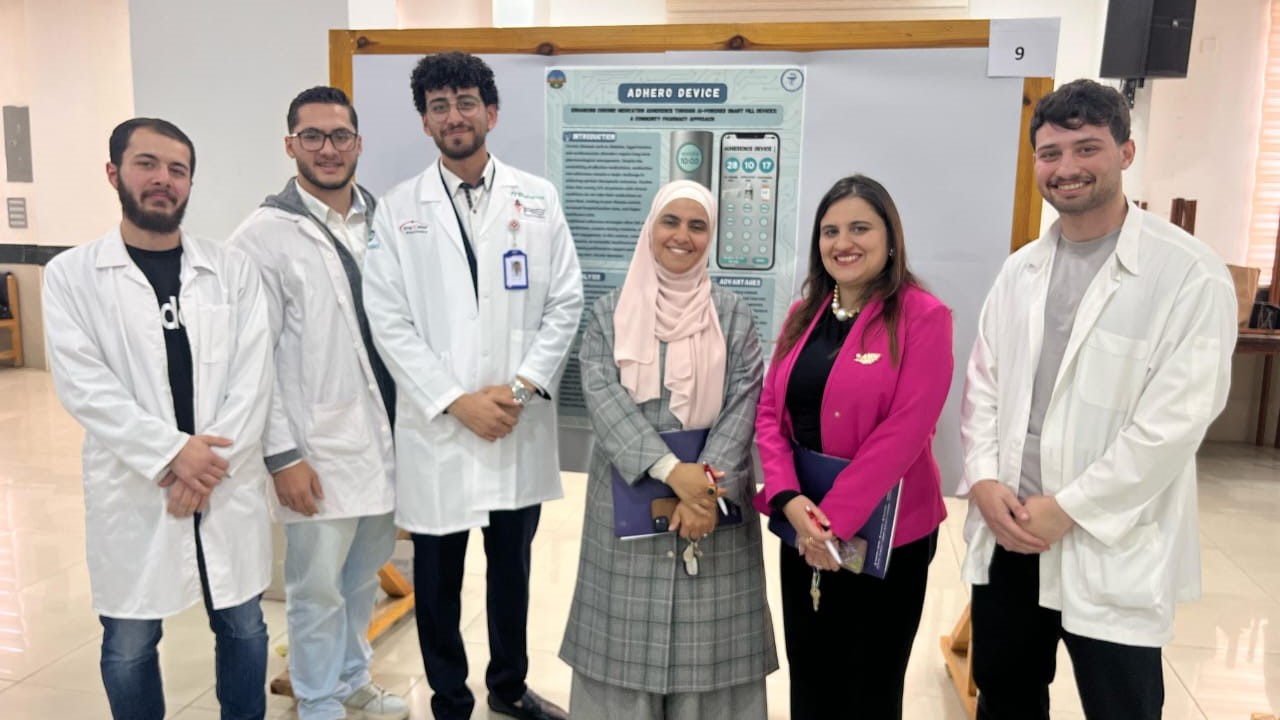 كلية الصيدلة بجامعة الزرقاء تفتتح معرض الملصقات العلمية