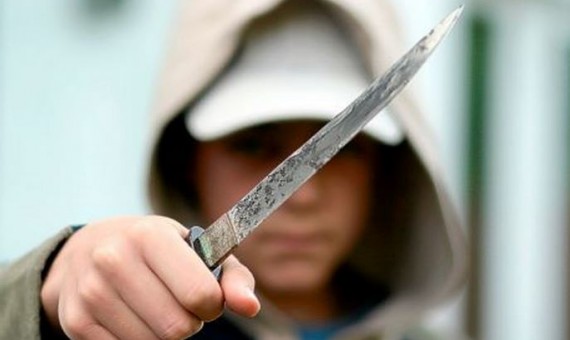 بالفيديو  ..  لحظة مقتل شاب في العقبة طعنا بسلاح ابيض