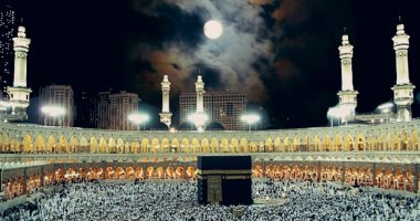 القمر يتعامد على الكعبة المشرفة غدًا فى ظاهرة مشاهدة بالعين المجردة