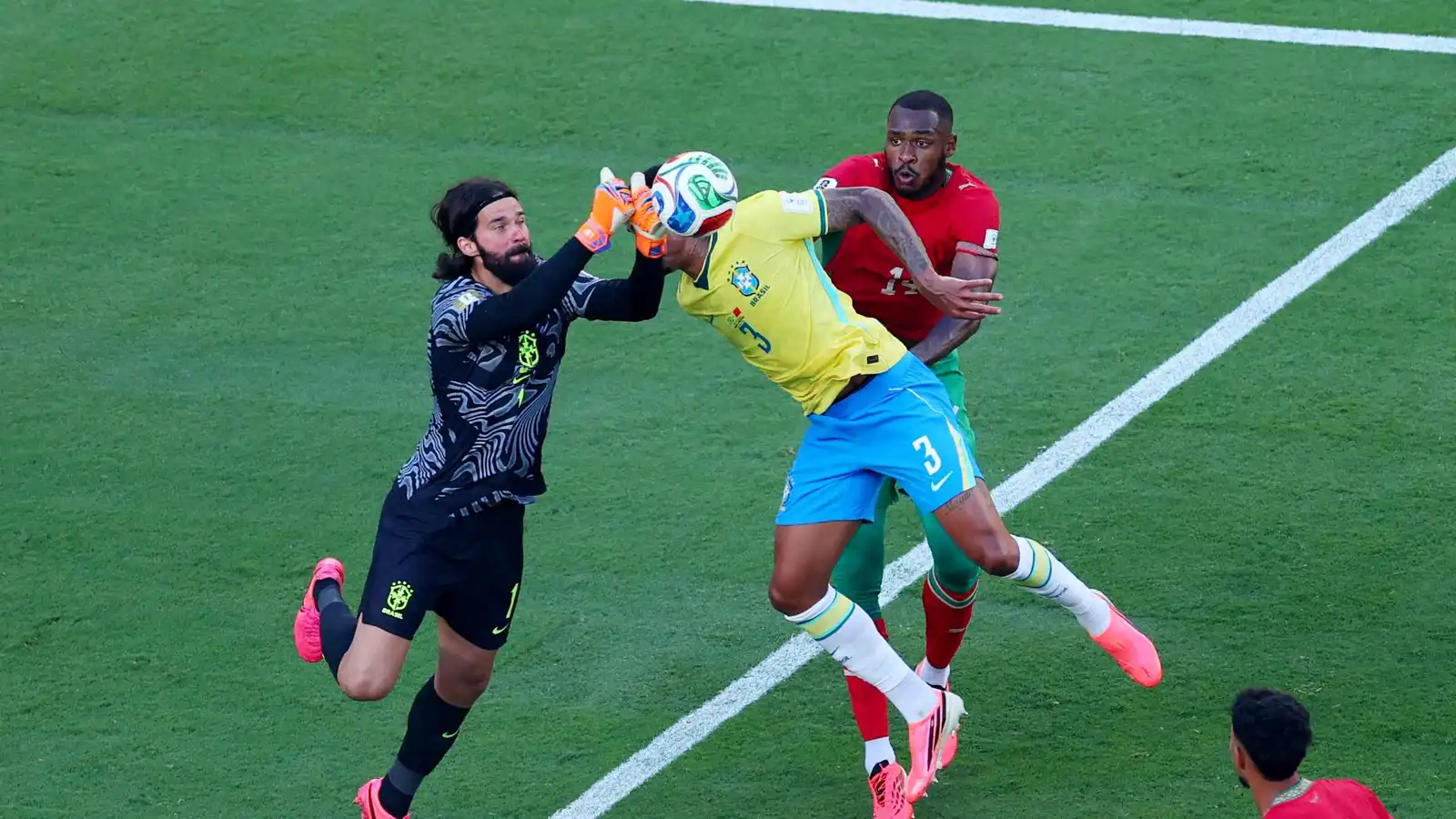 نقطة ضعف كبرى ..  ماذا قدم عيسى ديوب في مباراة المغرب والبرازيل؟ 