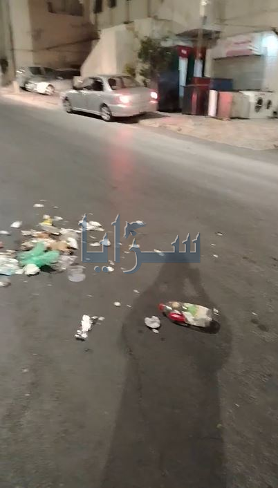 أهالي منطقة ماركا يشتكون من ناقلات نفايات تُلقي حمولتها في الشوارع ..  فيديو