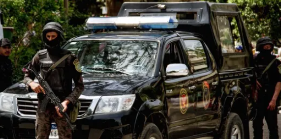 مصر ..  قرار من النيابة بشأن واقعة الاعتداء على رجل أمن