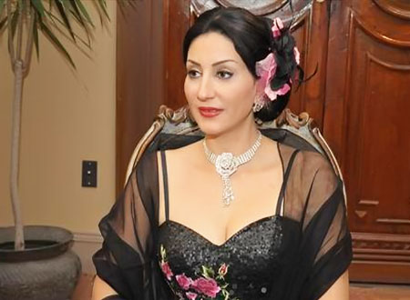 بالصور  ..  وفاء عامر تستمتع بجمال شواطئ تركيا