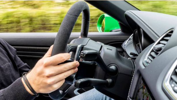 ادفع أكثر بلا جدوى ..  5 ميزات في السيارات الحديثة لا يستخدمها السائقون