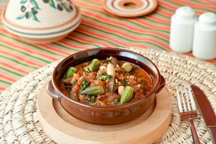 يخنة البامية بالطماطم والثوم