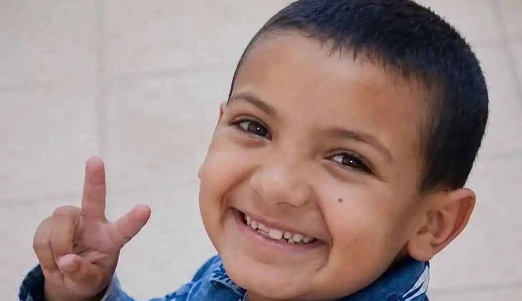 بدون ماء أو طعام ..  كيف يصمد الطفل أيوب داخل بئر البيض في الجزائر؟  