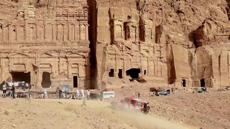 2.125 مليون زائرا للأردن في 4 أشهر