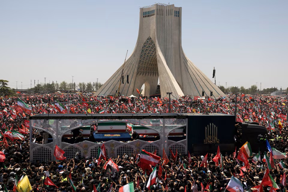إيران تعلن ضرب أهداف أمريكية وتستعد لدفن خامنئي