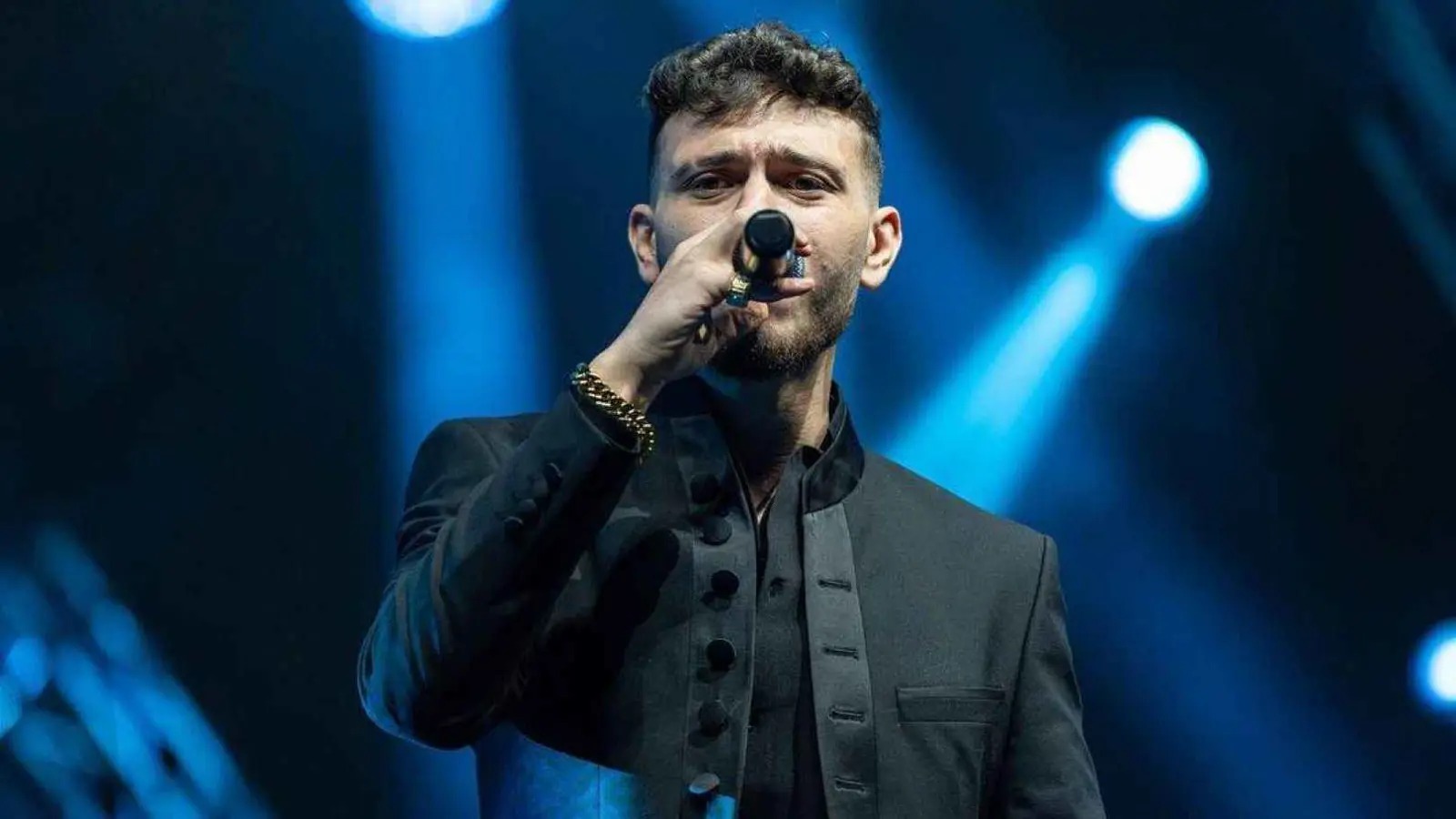 بعد حفل باريس و "غينيس" ..  الشامي يعتذر للجمهور الجزائري 