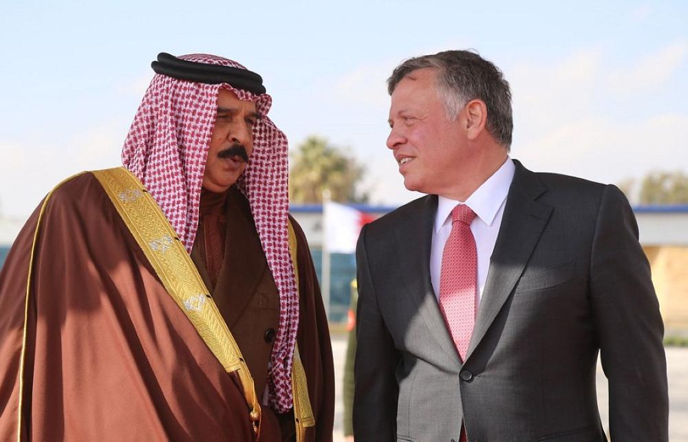 الملك وعاهل البحرين يبحثان الأوضاع الخطيرة في غزة