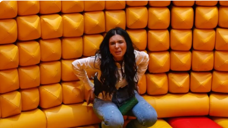 رامز جلال يسخر من دينافي رامز ليفيل الوحش: ناظرة مدارس الرقص الشرقي