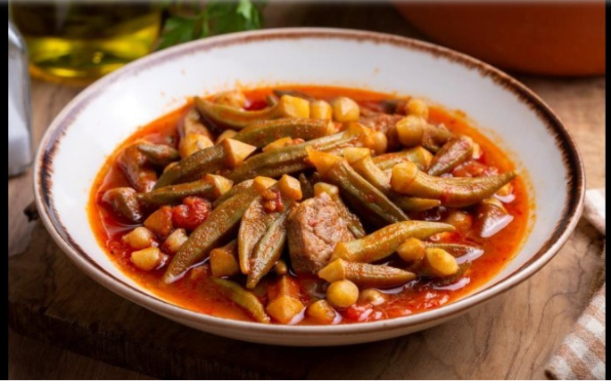 البامية باللحم الضاني والصلصة