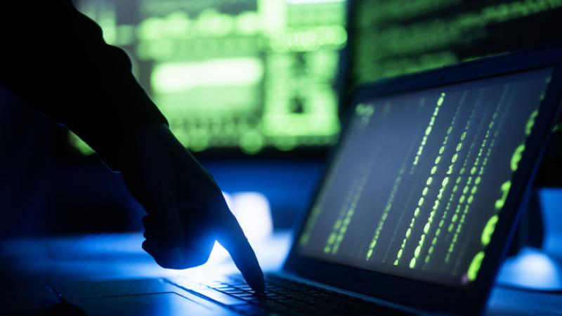 متسللون مرتبطون بإيران يخترقون البريد الشخصي لمدير مكتب التحقيقات الأميركي