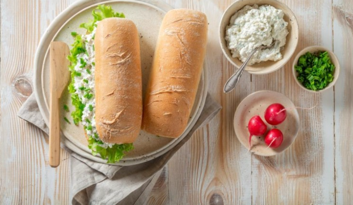 ساندويش الجبن الكريمي بالزعتر 