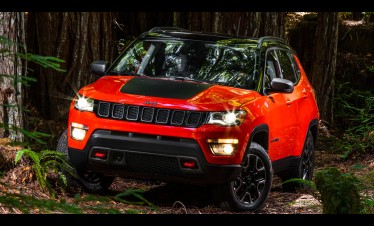 بالصور .. جيب كومباس 2017 جاهزة لمواجهة الطرق الوعرة في نسخة Trailhawk