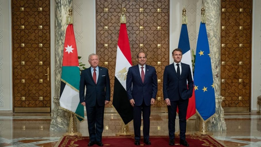 البيان الأردني المصري الفرنسي يعرب عن رفضه لتهجير الفلسطينيين من أرضهم وأية محاولة لضم الأراضي الفلسطينية 