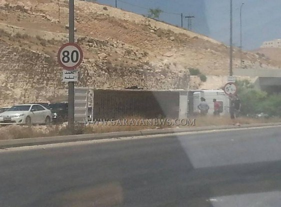 بالصور ..  إصابة شخص بحادث تدهور "قلاب"  على طريق ياجوز- الزرقاء  