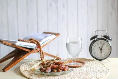 احذر هذه العادة الخطيرة قبل تناول الإفطار في رمضان