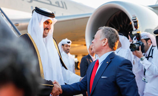 الملك وأمير قطر يتبادلان التهاني