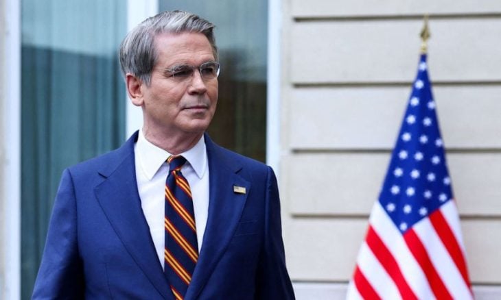 وزير الخزانة الأمريكي: واشنطن قد تعفي شحنات نفط إيرانية قيد النقل من العقوبات