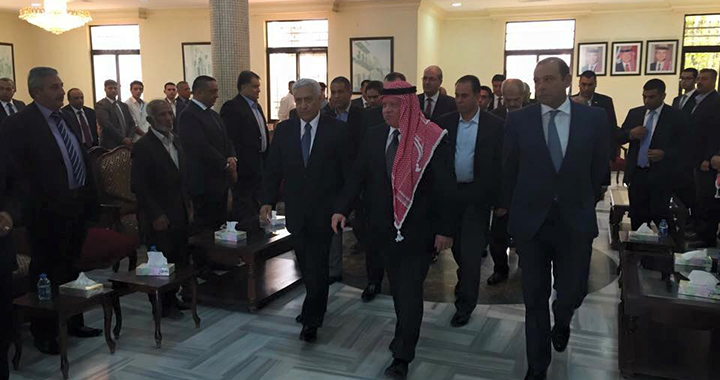 الملك يقدم واجب العزاء لذوي الوزير الاسبق مروان دودين