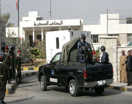 "أمن الدولة"  ..  السجن عامين و نصف لأردنيين حاولا التسلل لسوريا 