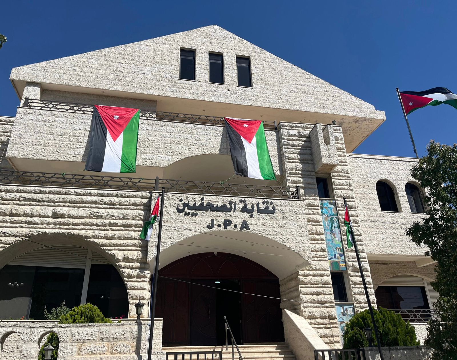 نقابة الصحفيين تعقد جلسة استثنائية لبحث إحالات التقاعد المبكر في "الإذاعة والتلفزيون"
