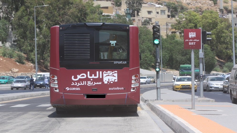 تغريم مواطن 1000 دينار بعد تعرضه للدهس من "الباص السريع"  