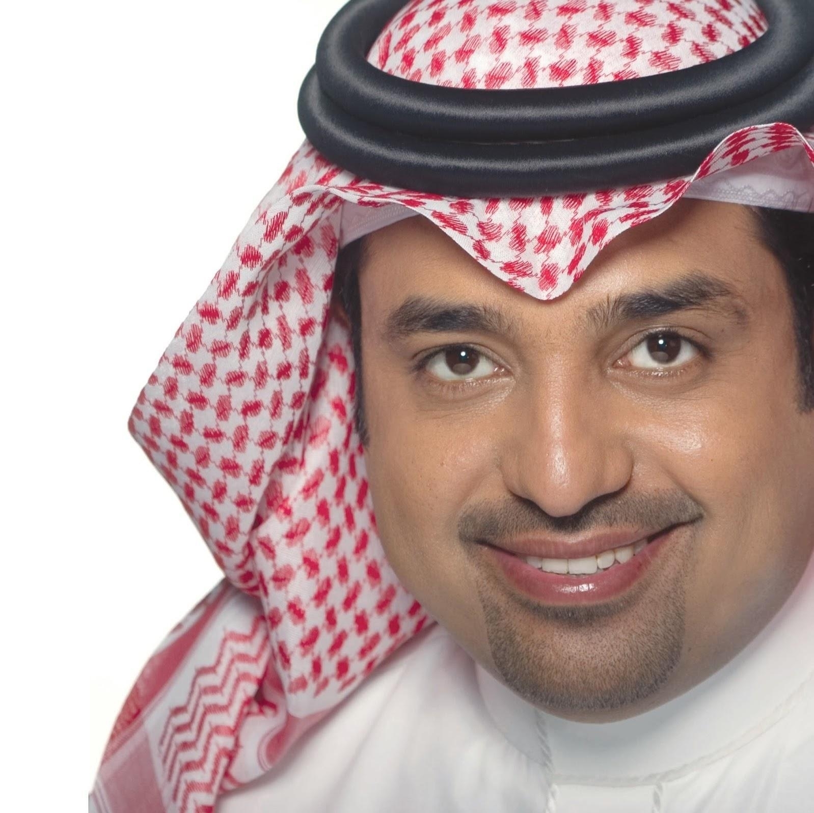 راشد الماجد في أحدث ظهور له بإطلالة شبابية وصيفية