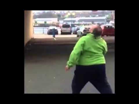 بريطاني ينافس “مارادونا” بمهاراته الكروية