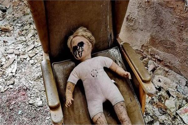 مغامرة مرعبة ..  دمية مخيفة في مستشفى مهجورة تثير الجدل