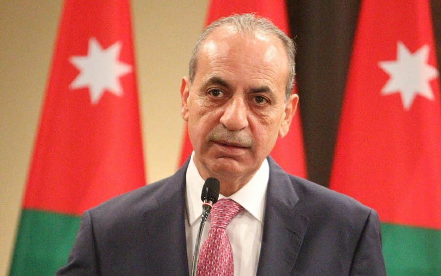 وزير الإدارة المحلية يتدخل شخصياً لحل ملف رخص المهن غير المشطوبة
