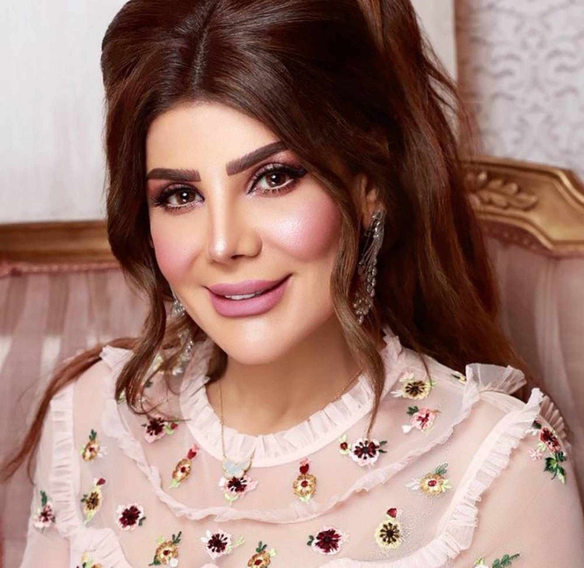 تأثر إلهام الفضالة لحظة تخرج ابنتها من الثانوية