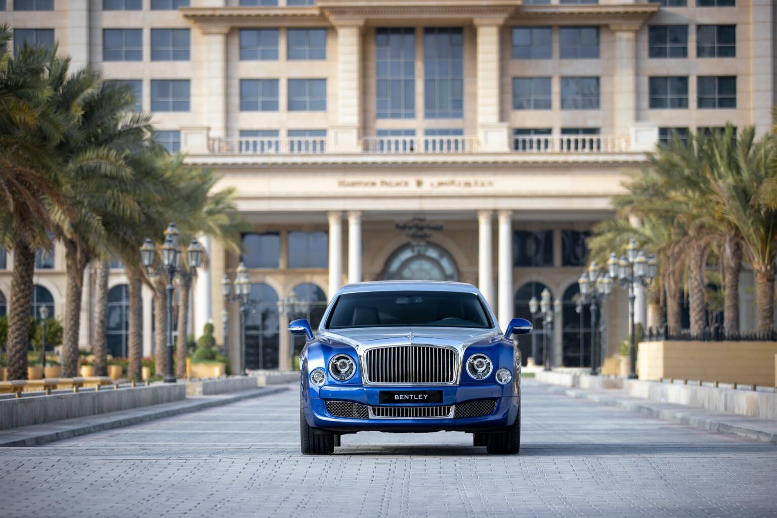 بنتلي تعرض 5 سيارات مولسان ليموزين للبيع بعد أعوام من تواجدهم في الإمارات