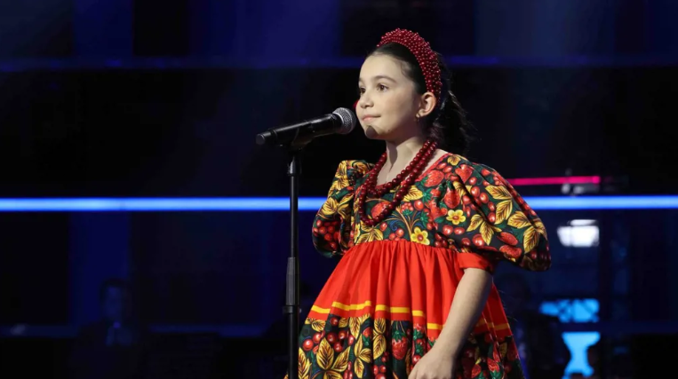 الطفلة إيميليا تخطف الأضواء في "The Voice Kids"… ورقصتها تتحوّل إلى ترند  .. فيديو 