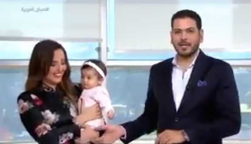 بالفيديو  ..  مذيع ومذيعة صباح العربية في نوبة ضحك هستيرية بسبب موقف محرج