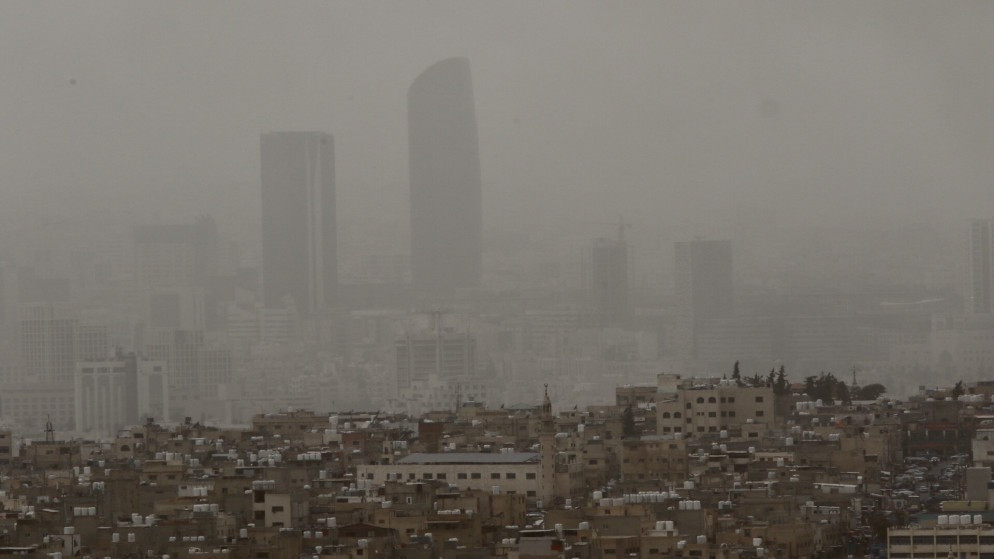 طقس حار ومغبر في أغلب المناطق اليوم ومعتدل الحرارة اعتبارًا من الجمعة 