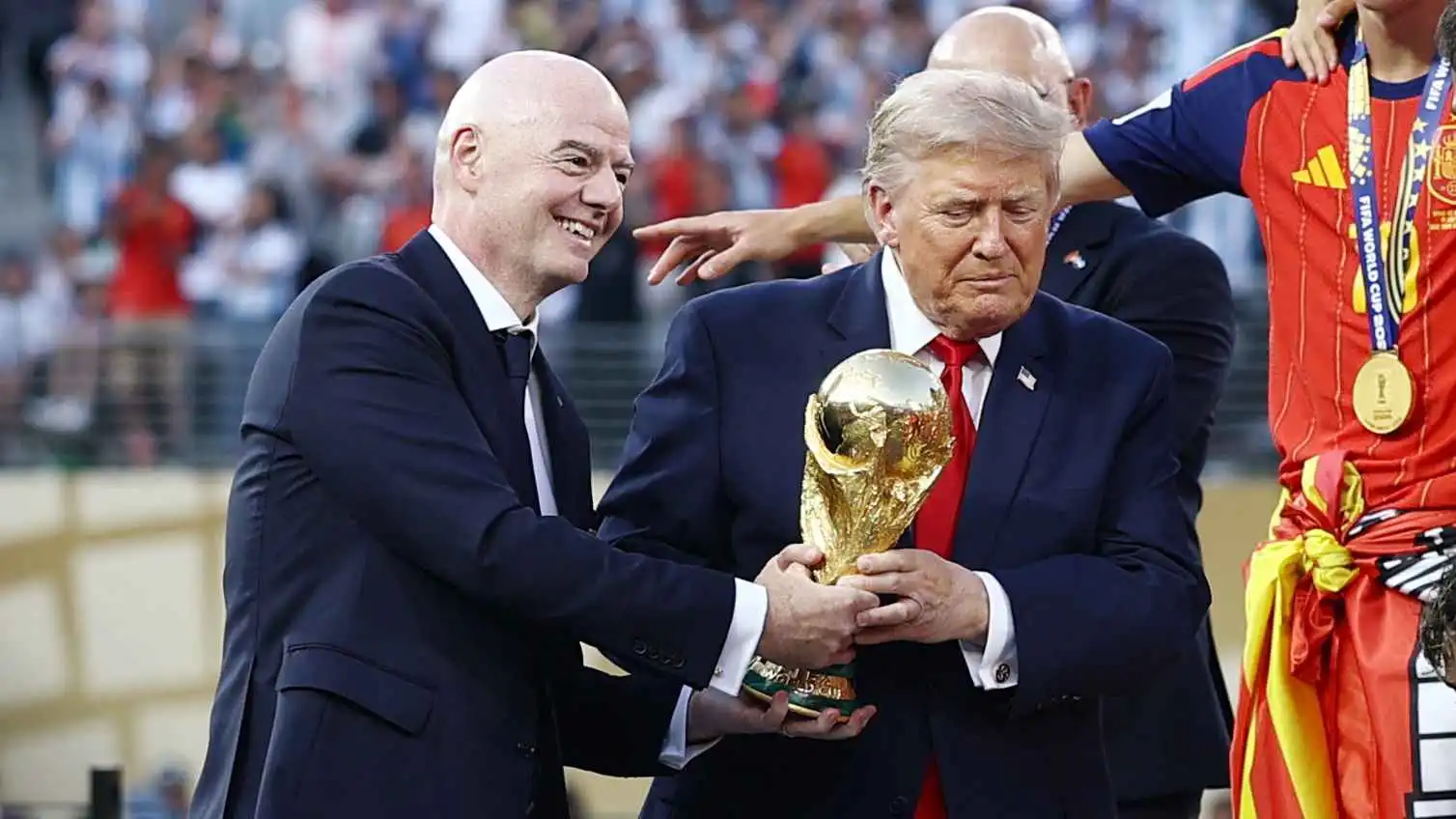 ترامب يحذر الفيفا من استبدال إنفانتينو 
