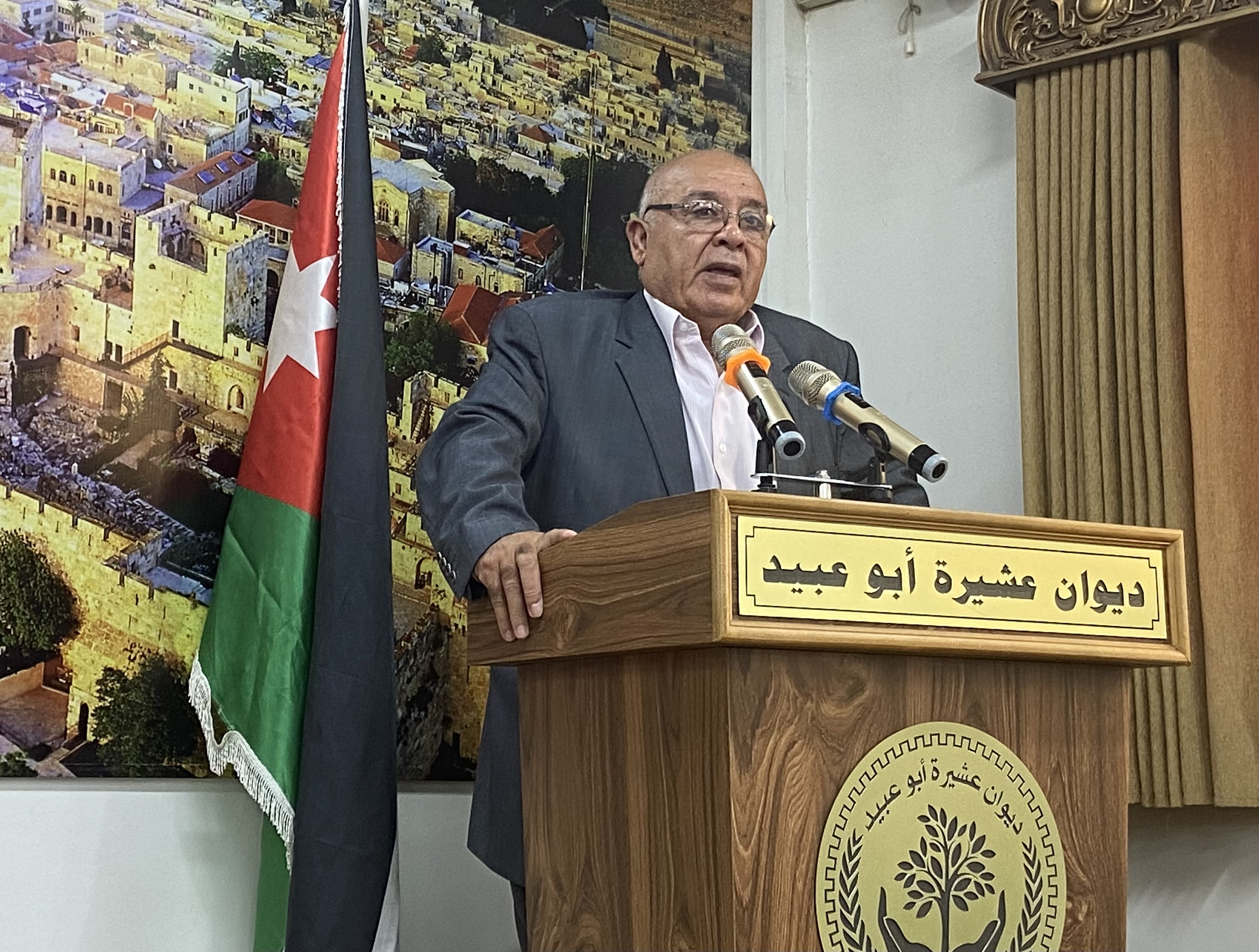 ديوان عشيرة أبو عبيد يكرم خريجي الجامعات وكليات المجتمع والناجحين في الثانوية العامة ويكرم وكالة سرايا الإخبارية