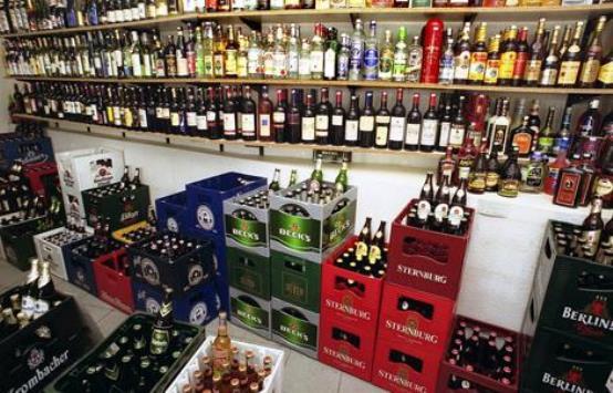 اربد : ترخيص "خمارة" لبيع المشروبات الروحية في شارع البترا يثير جدلاً واسعاً ومطالبات باغلاقها 