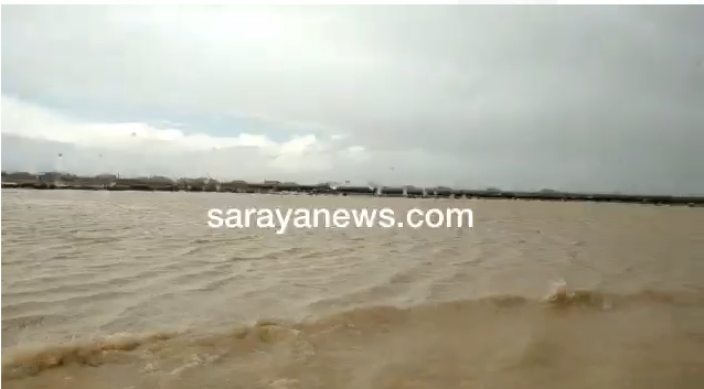 بالفيديو  .. بسبب غزارة الامطار " بحر المفرق" يثير مواقع التواصل الاجتماعي 