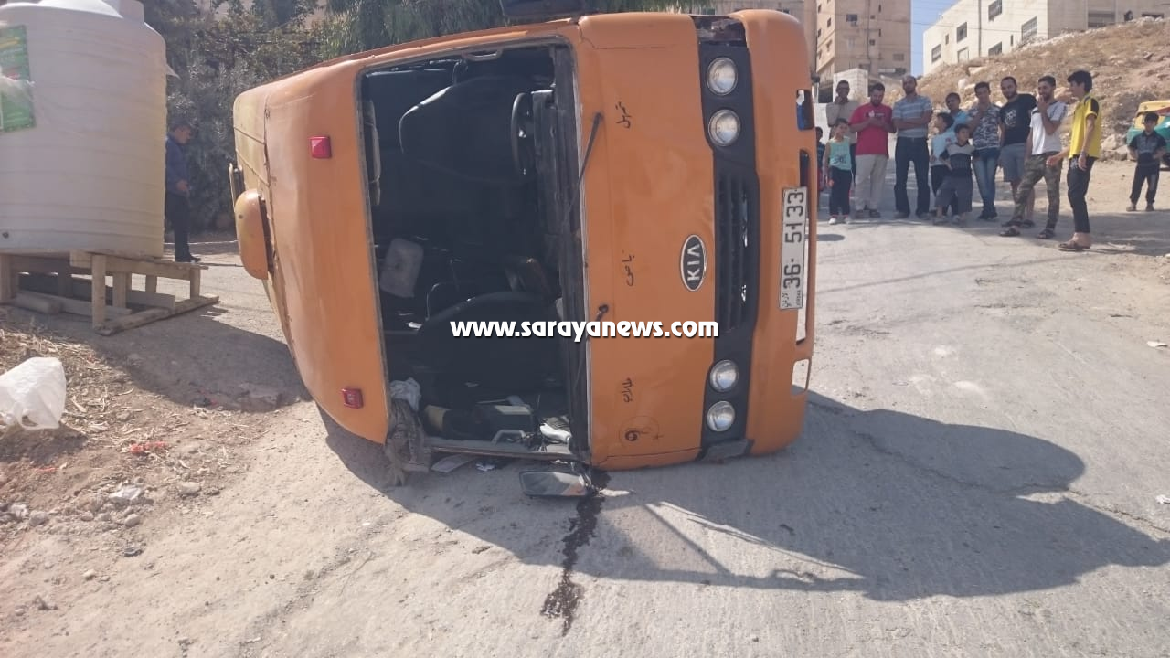 أصابة 10 طلاب ومعلمة وسائق بحادث تدهور حافلة  في منطقة أبو عليا 