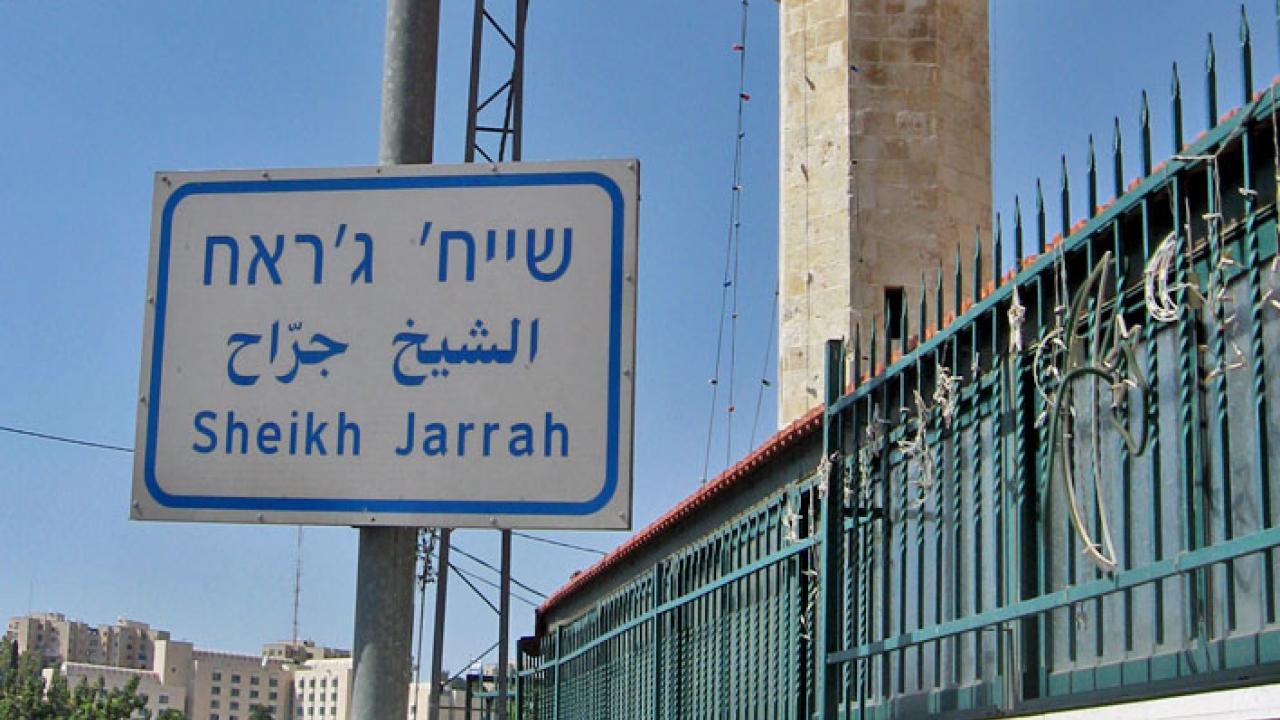 مستوطنون يعتدون على أهالي حي الشيخ جراح