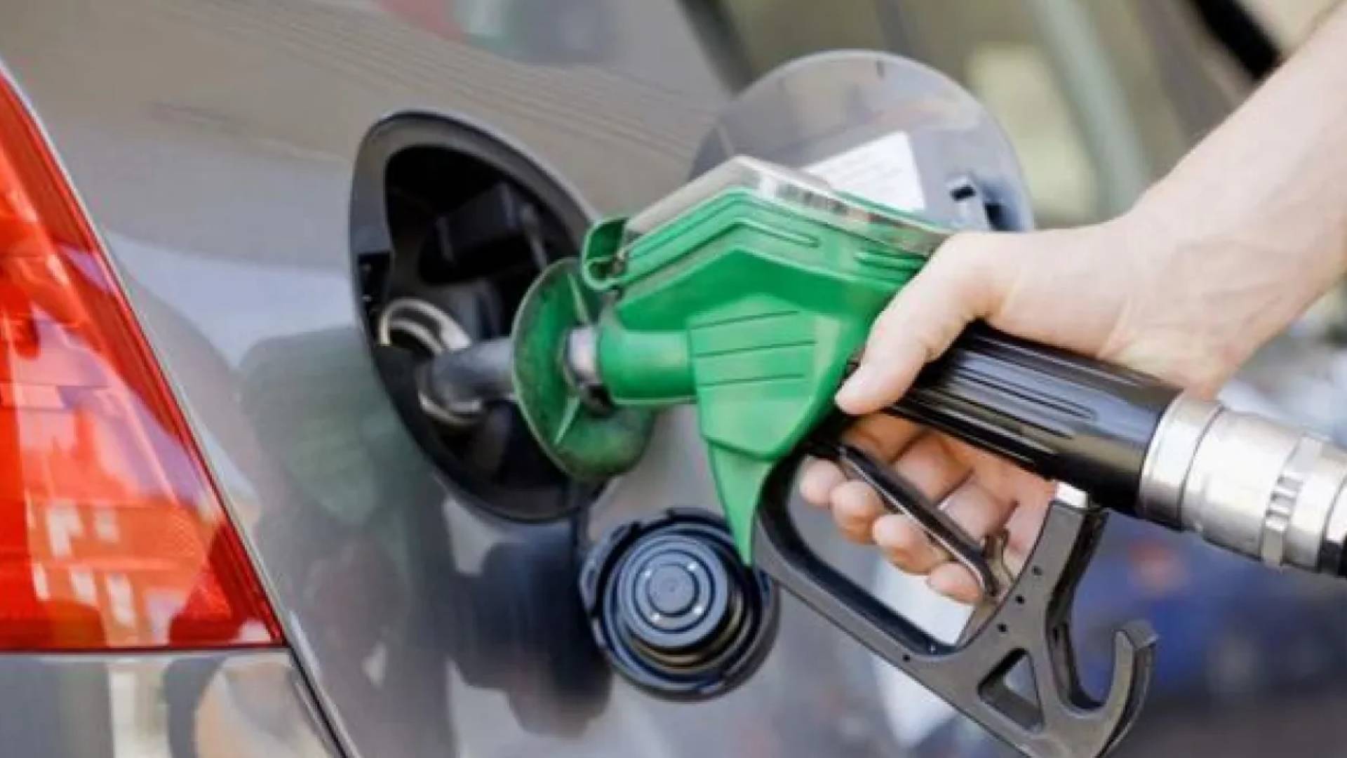 خبير في مجال الطاقة: يتوقع زيادة 90 فلسًا على سعر لتر البنزين و75 فلسًا على "الديزل"