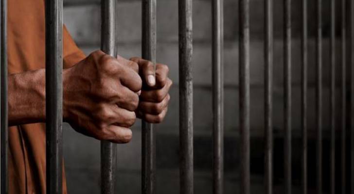 حادث بسيط يقوده للسجن بعد سنوات ..  مواطن في الأردن يواجه حكمًا بـ18 ألف دينار بسبب إفلاس شركة التأمين