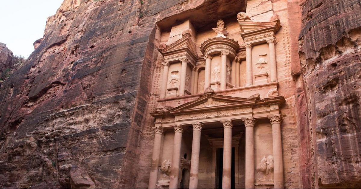 بالصور  ..  تعرف على اهم الاثار في العالم